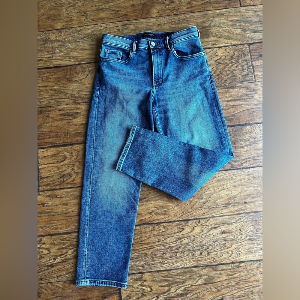 Banana Republic High-Rise Straight Premium Blue Denim. Size 28. New condition.